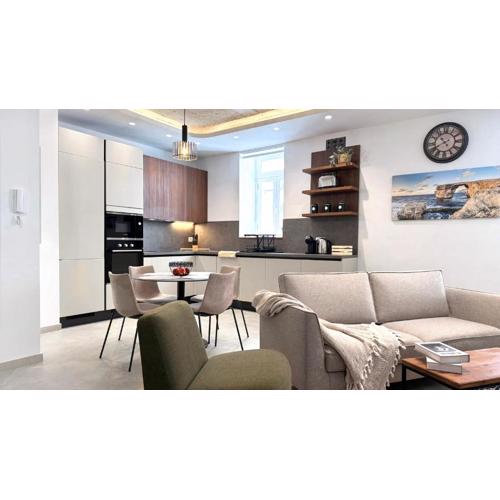 Stylish Entire Apartment - 2min from the Seafront