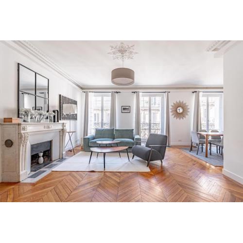 Stylish Flat 2 bedr by Champs Elysées