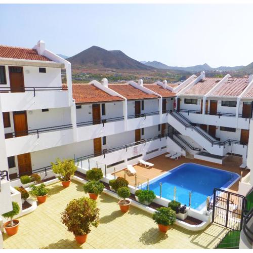 Stylish flat and pool with 3 rooms, sleeps 6, Los cristianos