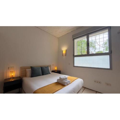 Stylish flat with natural light for 4 pax - LR1