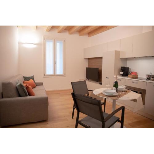 Stylish Grey Apartment - 5 minutes from the lake