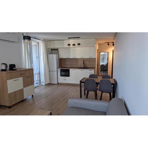 Stylish Living in Kompleks Reina - 1BD with desk by Flat Manager