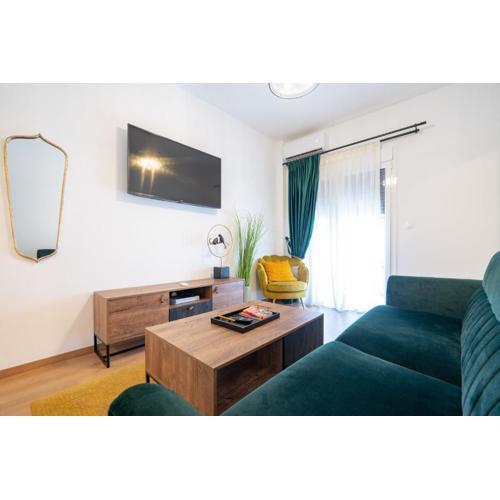 Stylish Metaxourgio 3 pers apart by MPS