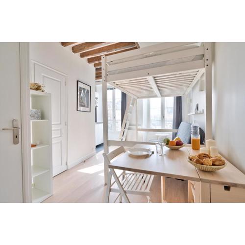 Stylish Mezzanine Studio in the Heart of Paris 3F