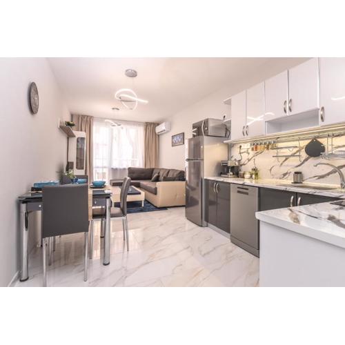 Stylish Residential Flat - with Parking & Balcony by Flat Mаnager