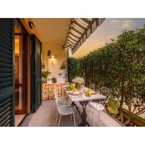 Stylish Retreat with Garden & Parking