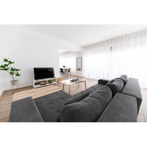 Stylish spacious apartment in Palaio Faliro (C1)