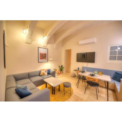 Stylish & traditional 1 bedroom apartment DDEM1-1