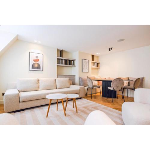 Stylish Triplex with Amazing Terrace near Louvre