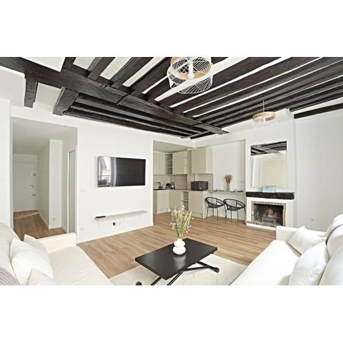 Stylish Two-Bedroom Apartment in Saint-Germain