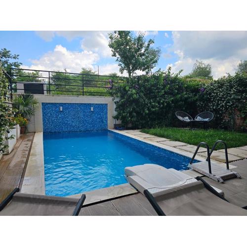 Stylish two bedroom house with private pool