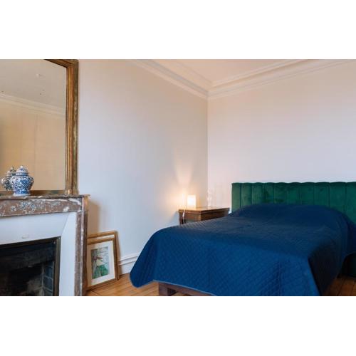 Stylishly Decorated 2BD Apartment Montmatre!