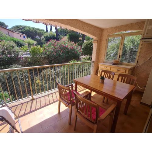 Sublime 2 Pièces avec Clim, Terrasse, Piscine et Parking Privé, Proche Plages et Commerces à Sainte-Maxime - FR-1-780-20