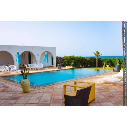 Sublime villa pieds dans l eau a Hergla
