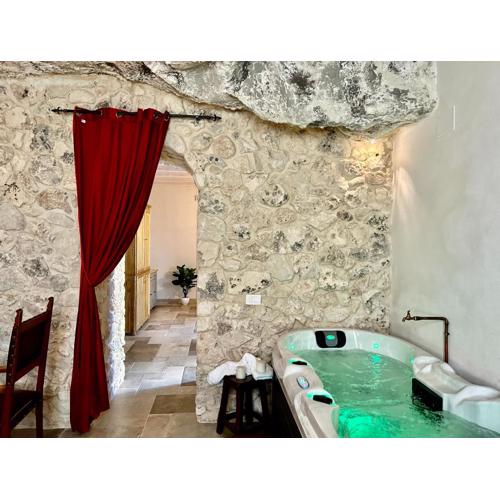 Suite Albanazzo with Jacuzzi near the sandy beach