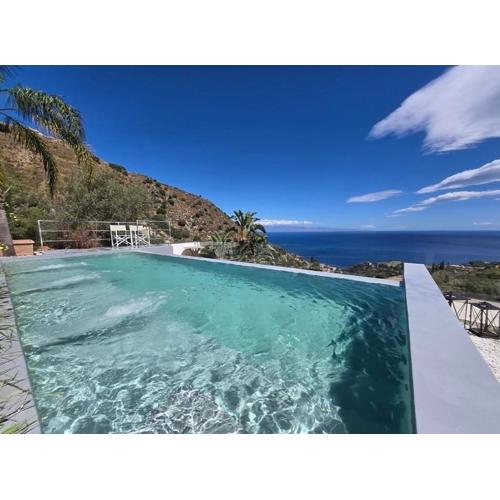 SUITE APARTMENTS BRANCO - Infinity Pool & Sea View - 5 minuti dal centro