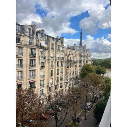 Suite avec balcon vue Tour Eiffel