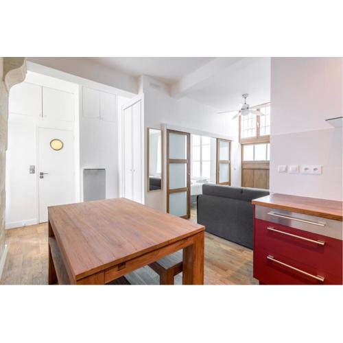 Suite Du Lion/AC Historic Flat, Marais, 4-5 Guests