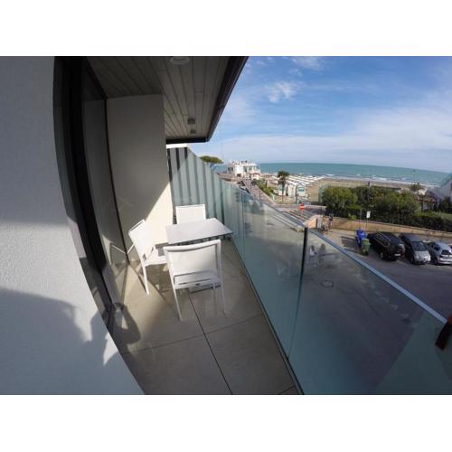 Suite Serenissima bilocale con terrazzo frontemare - Agenzia Cocal