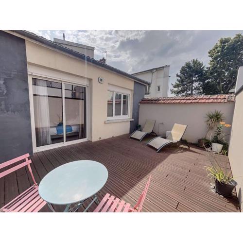 Suite Spa avec Terrasse Privée – Jacuzzi, Sauna Cuisine Équipée