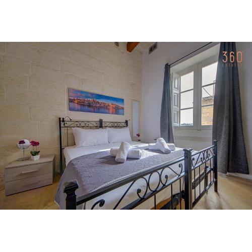 Suite Victory in Historic Birgu, A Touch of Maltese Tradition by 360 Estates