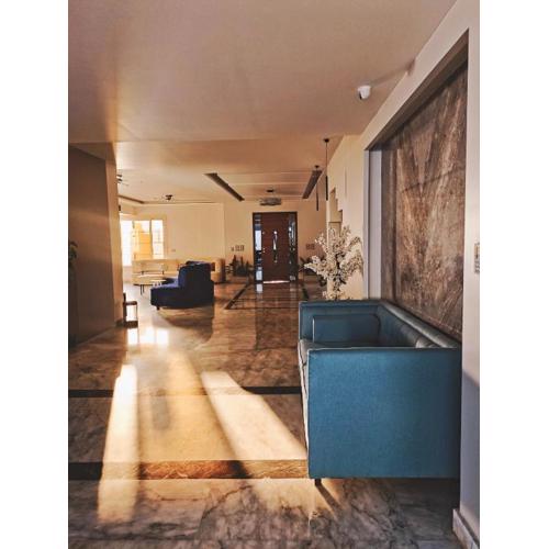 Suite with pool view