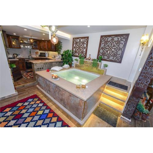 Sultana DT Cairo Hot Tub Retreat