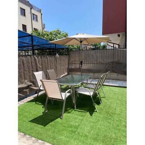 Summer 1 Peaceful Garden Apartment Near Beach and center