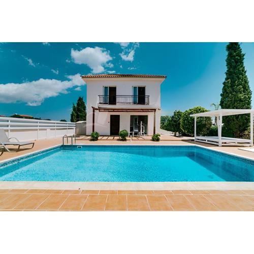 Summer Breeze - Cheerful 2 bedroom villa with pool