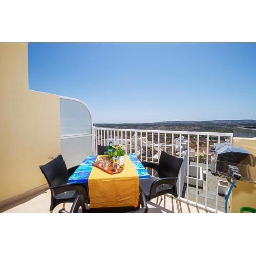 Summer Breeze Apartment with panoramic terrace - by Getawaysmalta