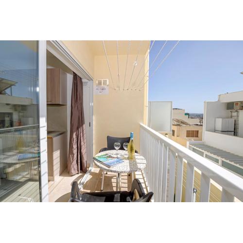 Summer Breeze Comfort Sunny Apartments close to the sandy beaches - by Getawaysmalta