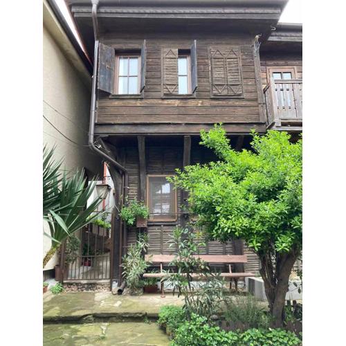 Summer Host House