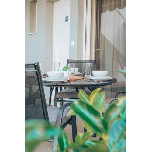 Summer Pearl Paralia Ofrinio