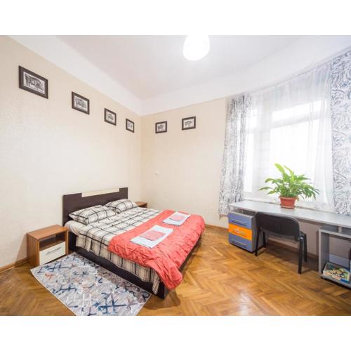 Summer Square - 2 bedrooms Retro Flat with great location, 1st fl