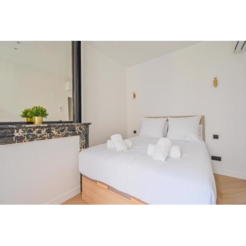 Sumptuous & Serene Parisian Flat