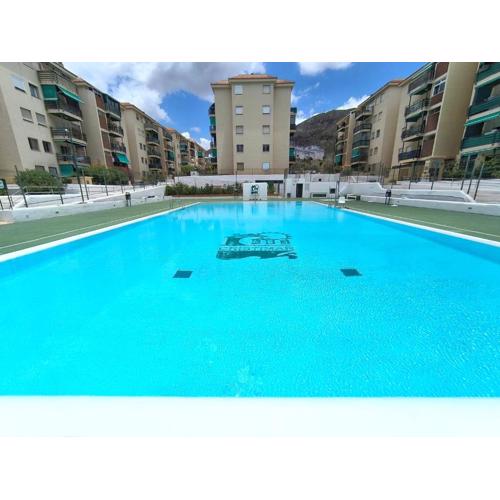 SUN APARTMENT - 3 bedrooms, priv parking, pool, AC, tv channels, fibre net
