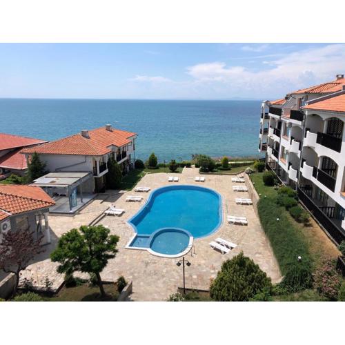 Sun coast villas - sea view apartment few steps from beach and marina