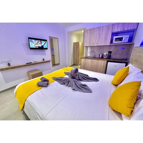Sun Plaza Suites - Adults Only