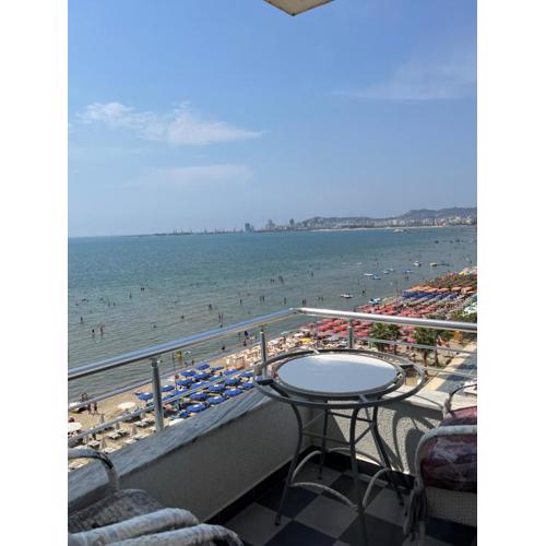 Sun, Sea and Serenity - Beachfront Apt with Sunset Views and Soothing Waves