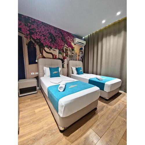 Suncoast Rooms Port Side