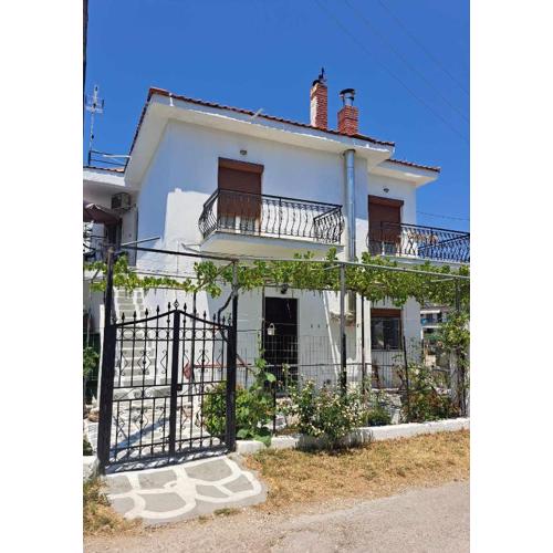 SUNDAY HOUSE