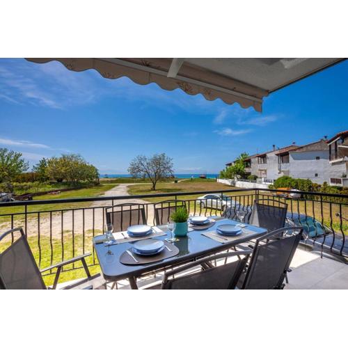 Sunkissed beachfront holiday home