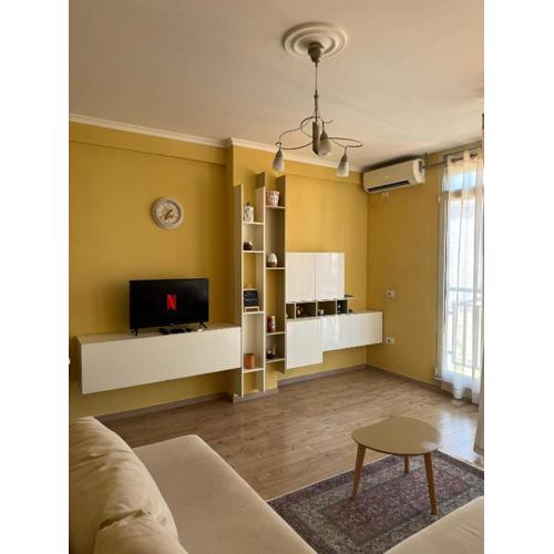Sunlight Apartment at Pazari i Ri