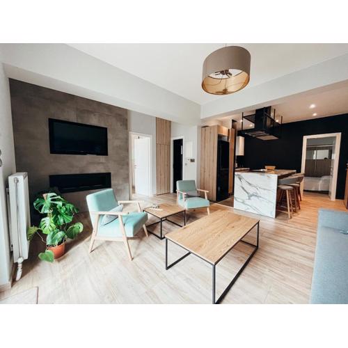 Sunlit luxurious flat at pagrati!