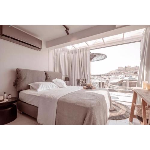 Sunlit Suite with Jacuzzi & Acropolis View