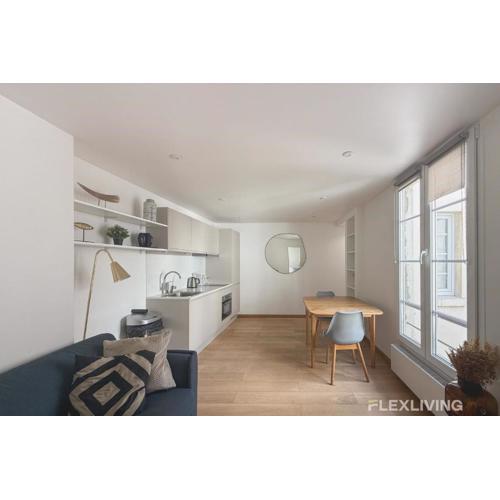 Sunny 1-Bed in Paris Marais District