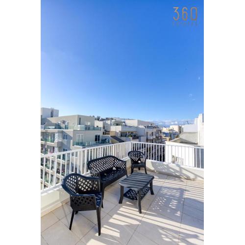 Sunny 2BR Penthouse with Spacious Rooftop Terrace by 360 Estates
