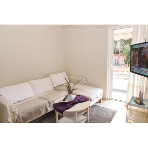 Sunny and Quiet 1 Bedroom Apt