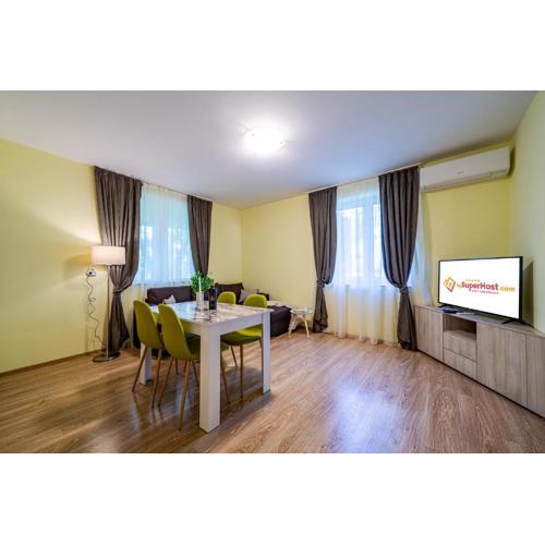 Sunny and Quiet 2bdr Central Apartment