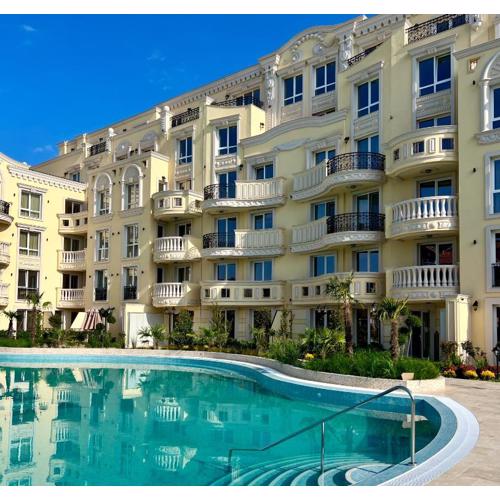Sunny apartment in Bellicity complex